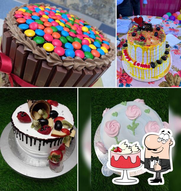 Look at the picture of Creamy Cakes
