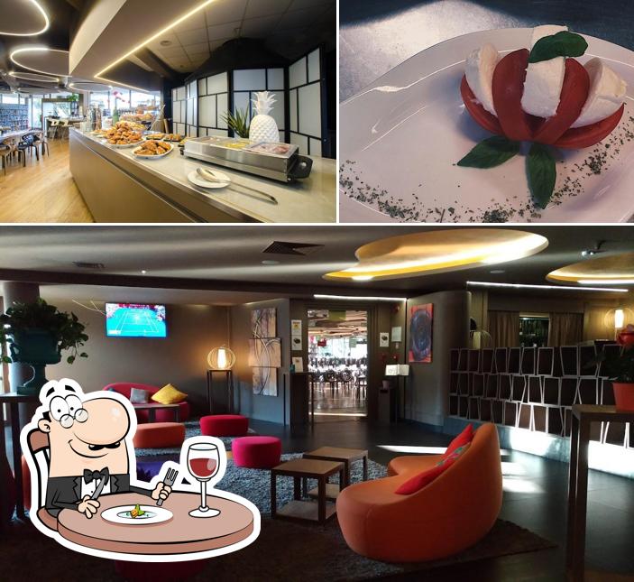 Questa è la foto che presenta la cibo e interni di The Gate Hotel