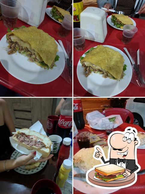 Peça um sanduíche para o almoço ou jantar