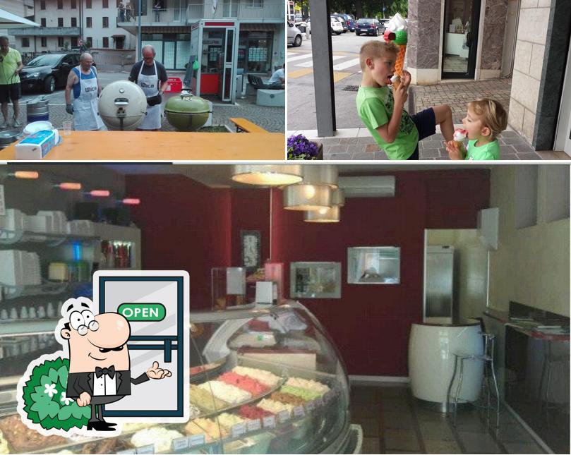 Questa è la foto che presenta la esterno e interni di Gelatissimo