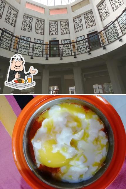 Food at Cafeteria and Graphic Era Mess
