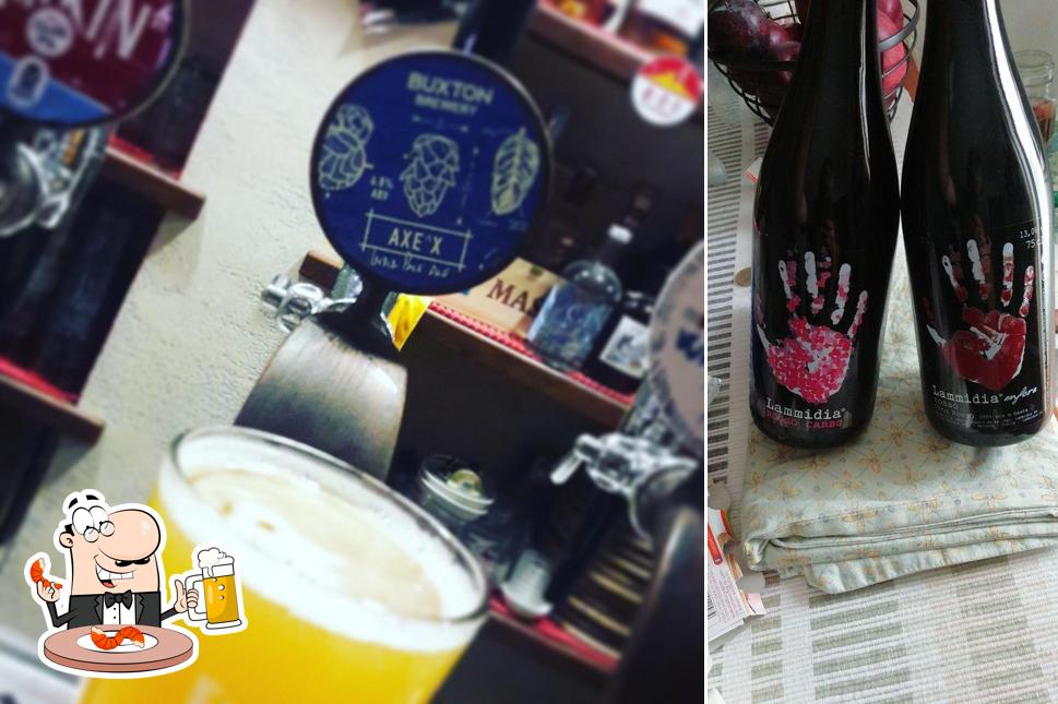 Puoi prenderti un rinfrescante bicchiere di birra chiara o scura