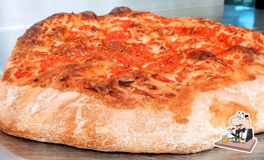 Forneria Dei Sapori Di Danzante Santa si caratterizza per la cibo e esterno