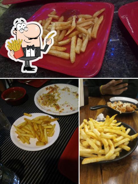 Taste fries at Sarovar Sabzi Sargam