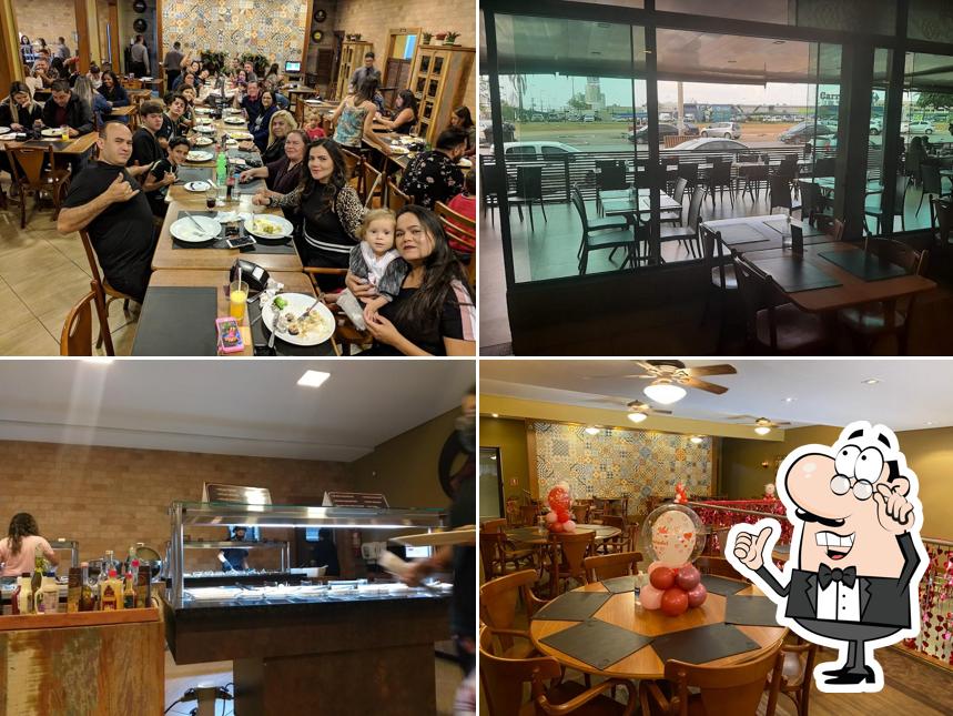 Sente em uma das mesas no O Rei do Camarão