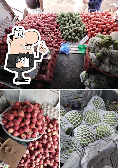 Look at this image of RR FRUIT