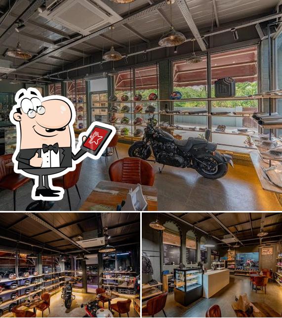 The picture of Pitstop the Riders Cafe’s exterior and interior