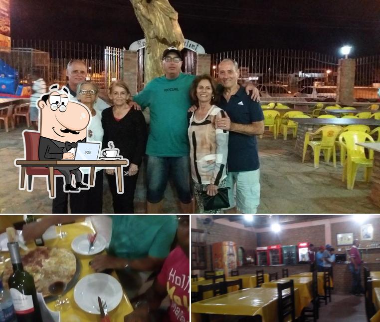 O interior do Dino Pizzaria