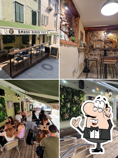 Gli interni di Smash Burger Place