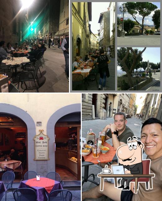 Dai un'occhiata agli interni di Bar 500