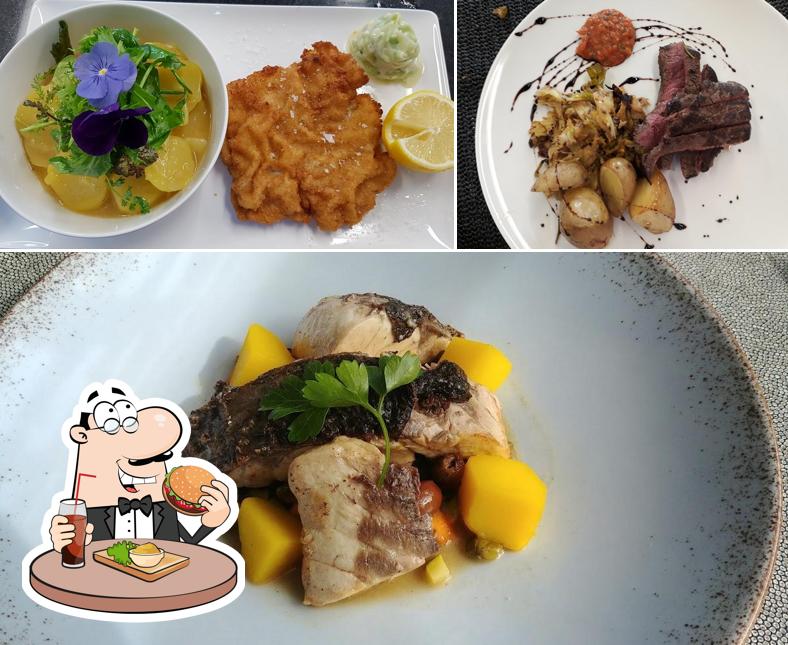 Ordina uno dei tipi di hamburger proposti a Noisteria Cafè e Restaurant