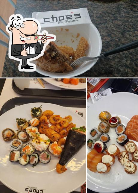 Presenteie-se com sushi no Choe's