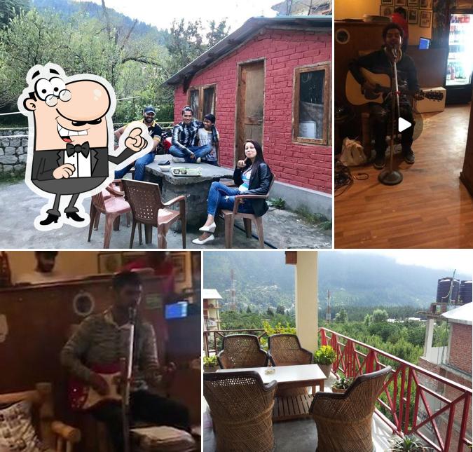 The interior of Cafe Drifters Inn