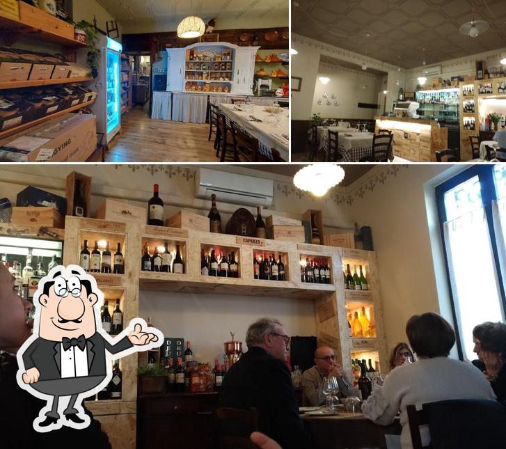 La foto della interni e tavolo da pranzo di Trattoria San Martino