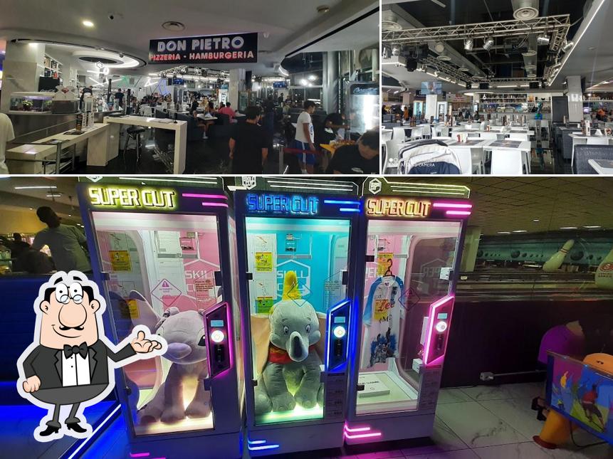 Gli interni di Disco Bowling Hamburgheria Panino Pizza