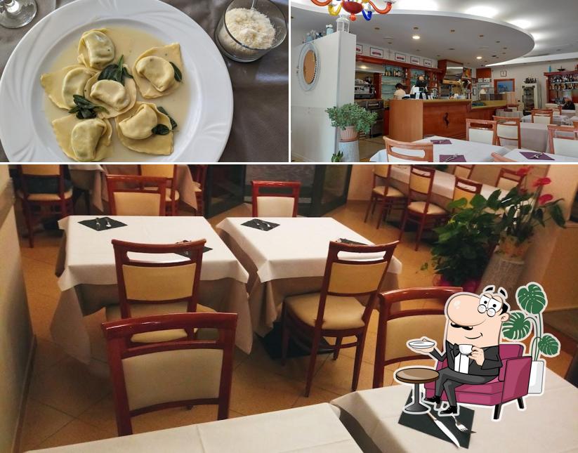 Siediti a un tavolo di Ristorante Pizzeria l'Incontro