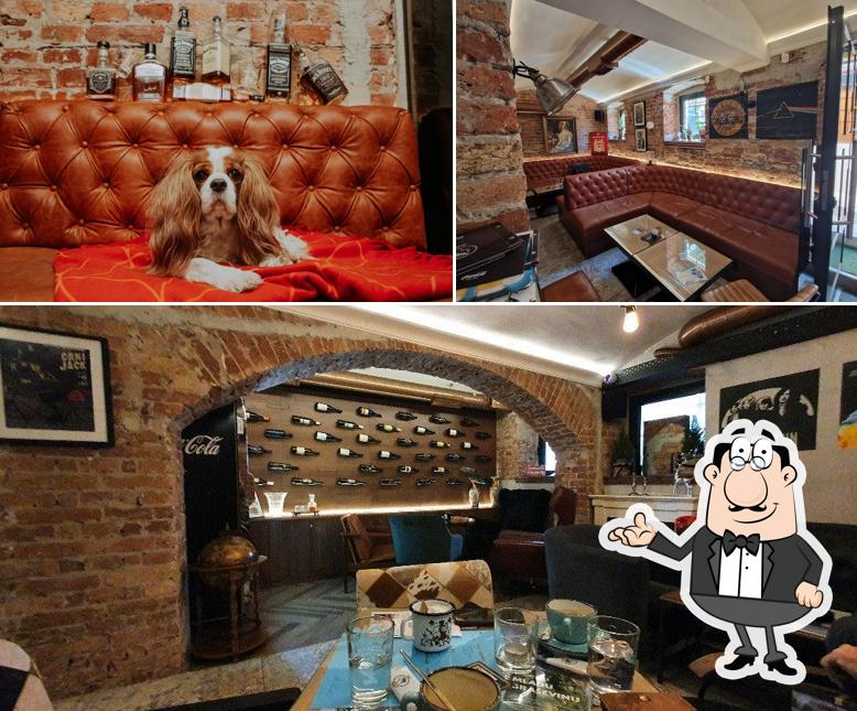 Dai un'occhiata agli interni di Rubicon Pub