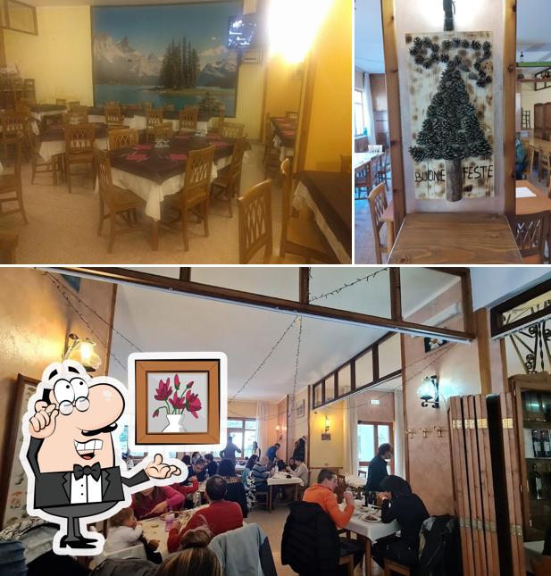 Siediti a un tavolo di Ristorante Il Caliendo Bar Tabacchi Sala Giochi