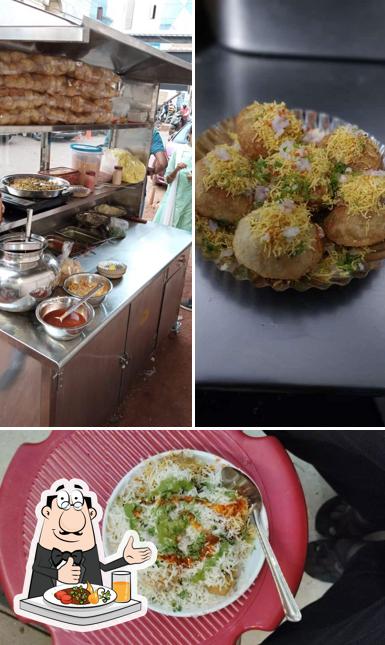 Food at S R Chaat Hub