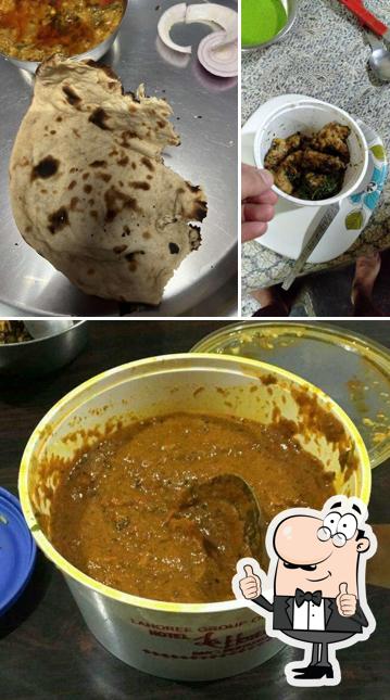 Here's a photo of Lahoree Deluxe Bar & Restaurant