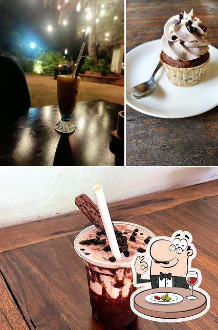 Chocolate mousse at 8Point ArtCafe