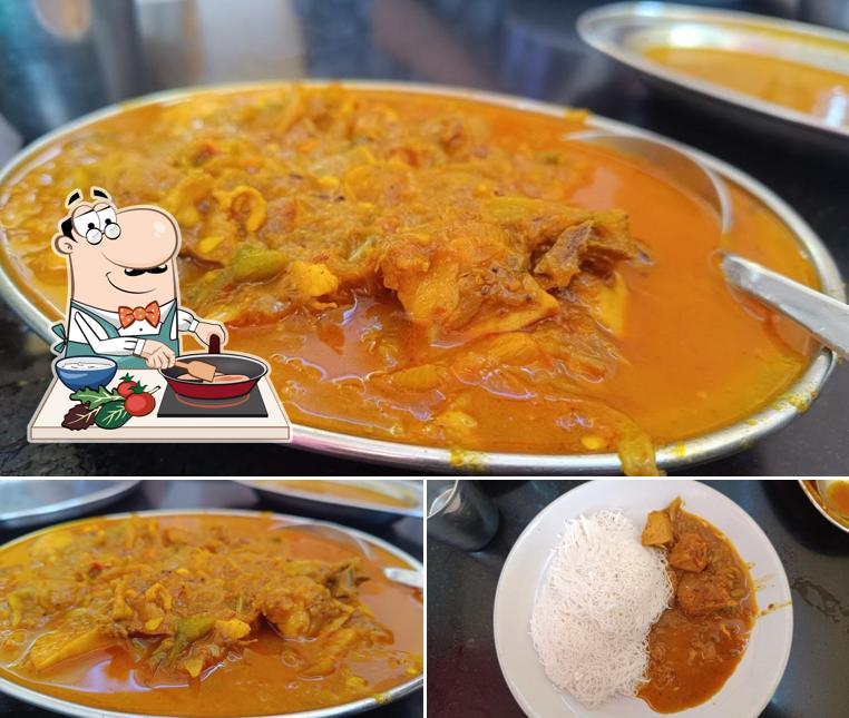 Chicken curry at Valiyakada Brothers Restuarant