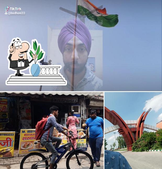 The exterior of Sardar Samose Shop Panipat