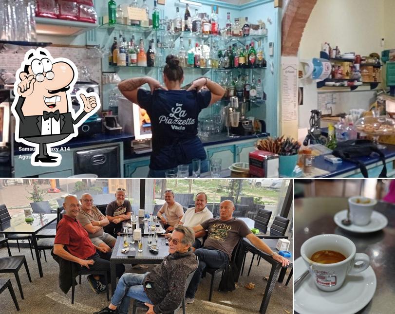 Questa è la immagine che mostra la interni e bevanda di bar la Piazzetta Vada