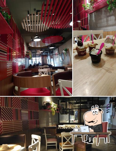 The interior of CREAM STONE