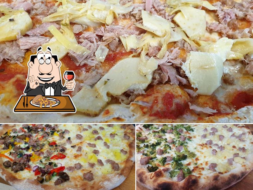 Scegli una pizza a La Rotonda Caffè Pizza Cucina