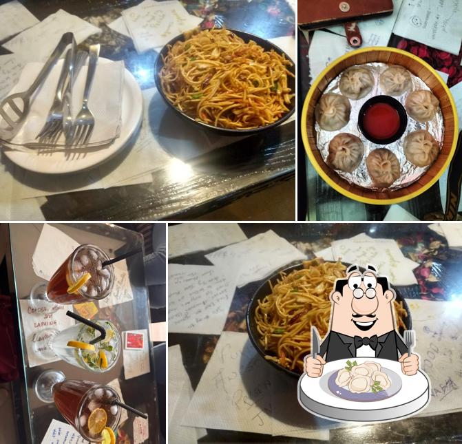 Dumplings at Cafe Potala (པོ་ཏ་ལ་ཟ༌ཁང༌༎)