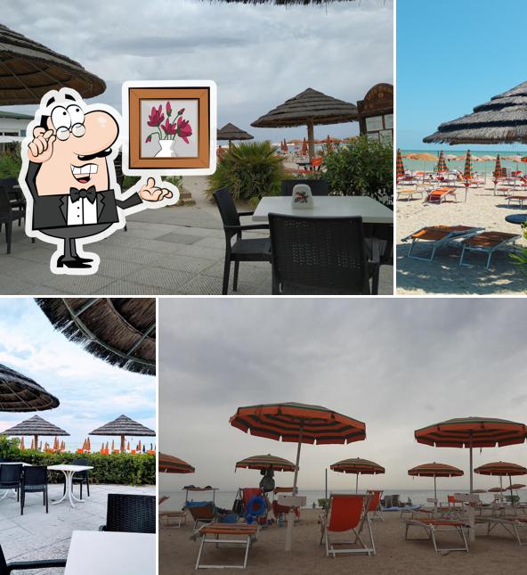 Siediti a un tavolo di Caracoles Ristorante di pesce e stabilimento balneare