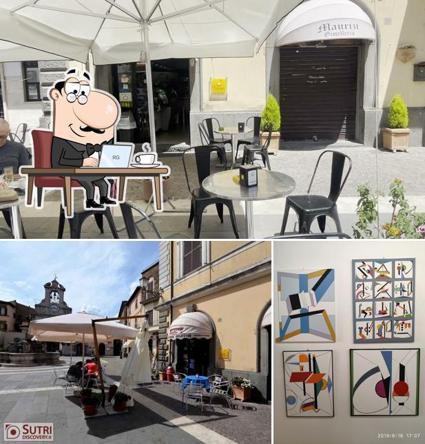 Dai un'occhiata agli interni di Caffè Centrale