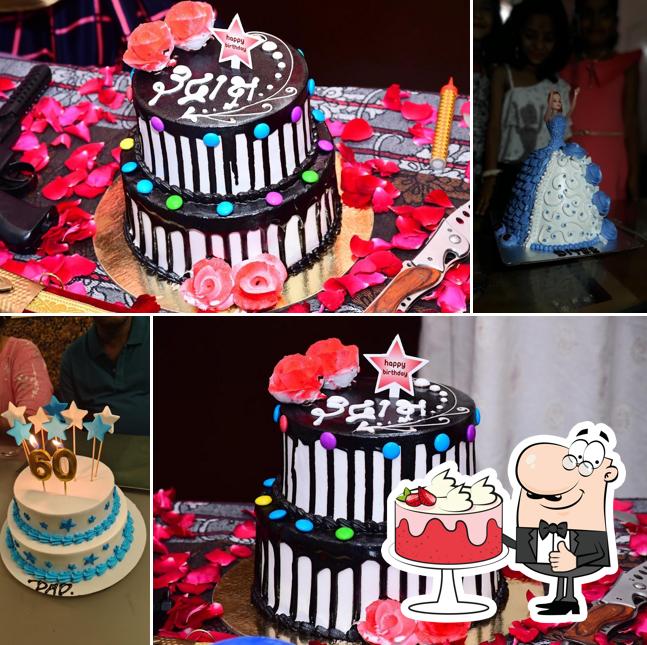 Red velvet cake at The Bakers Bar(akota)