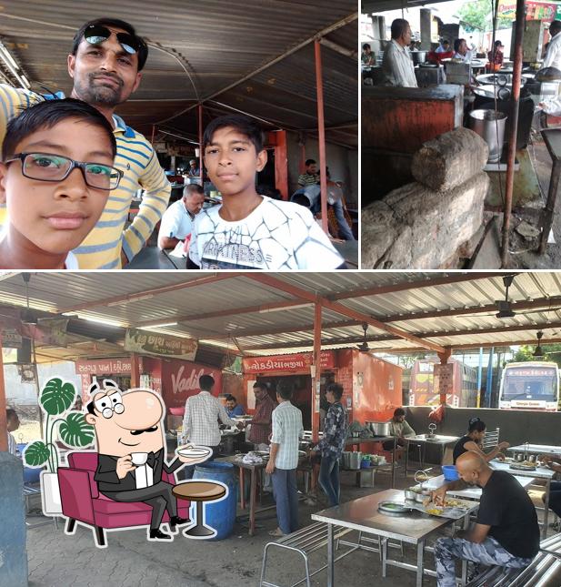 Check out how Rokadiya Bhajiya House looks inside