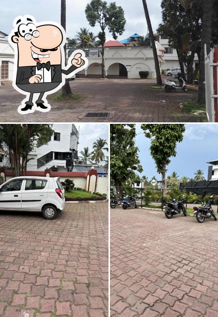 Enjoy the view at the outside area of Hotel Edassery Mansion premium