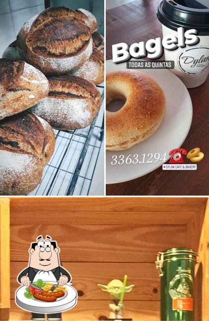 A foto da comida e cerveja no Dylan Cafe & Bakery