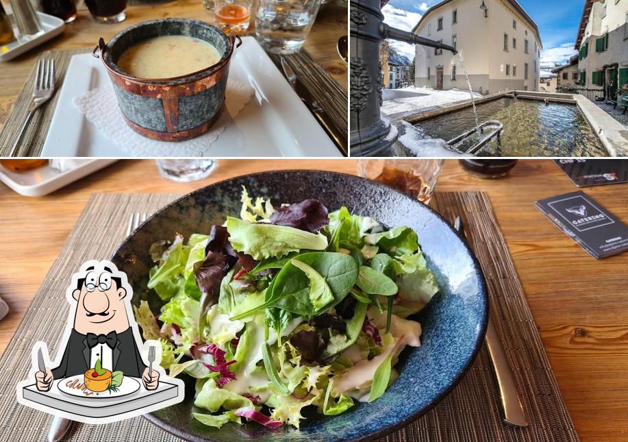 La immagine della cibo e esterno di Hotel Station