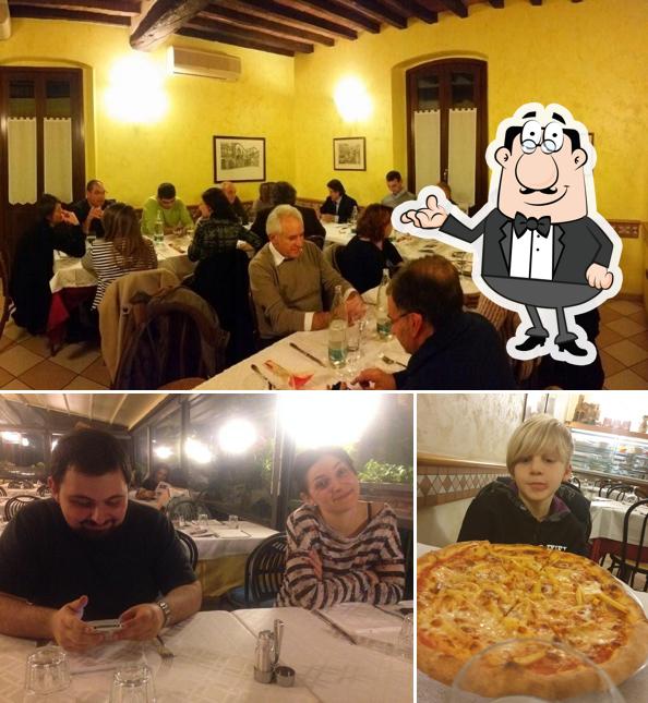 La interni e tavolo da pranzo del ristorante