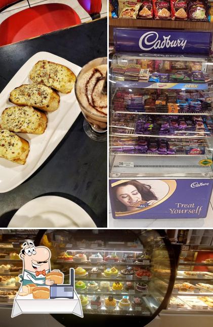 Garlic bread at Dubai Bakers