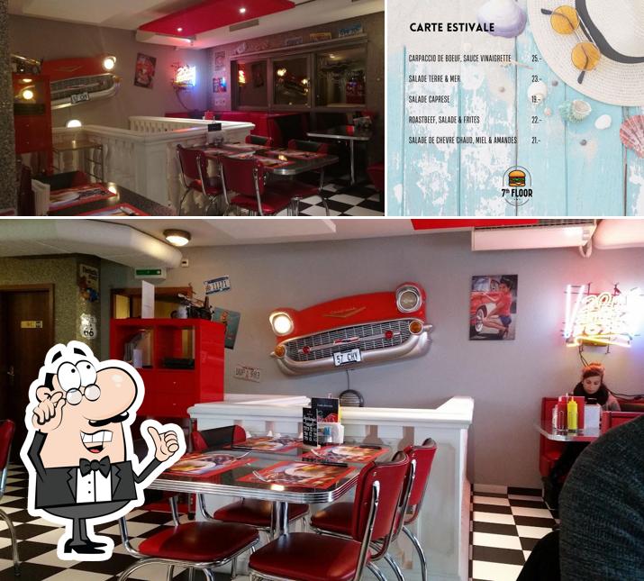 Siediti a un tavolo di 7Th Floor - 7Th Sky