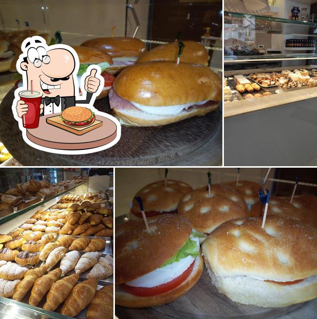 Prova un hamburger a Pasticceria Pieri e Pezzini