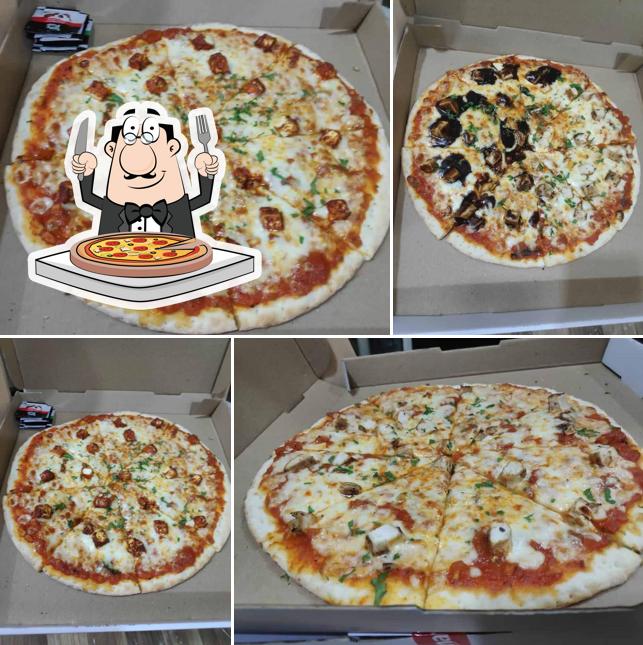 Try out pizza at Zaika Hotel