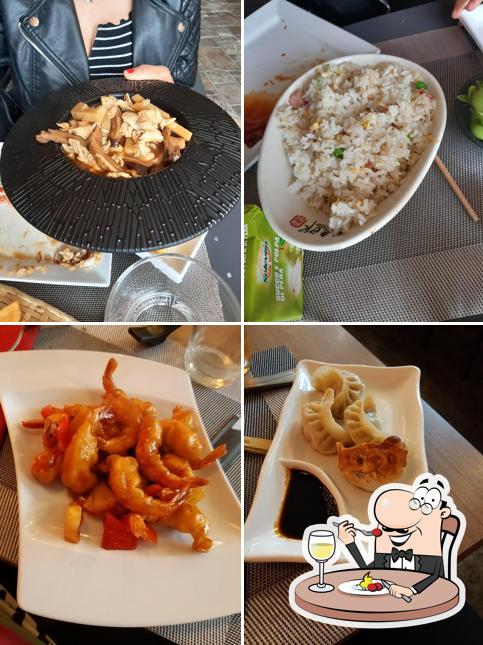 Cibo al Ristorante Long Jin di Yu Nana