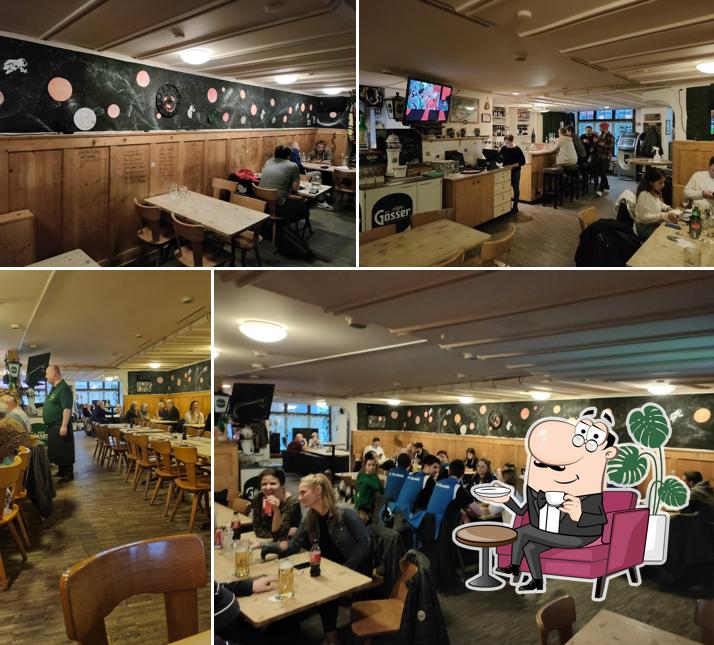 Siediti a un tavolo di Bierhalle Chur