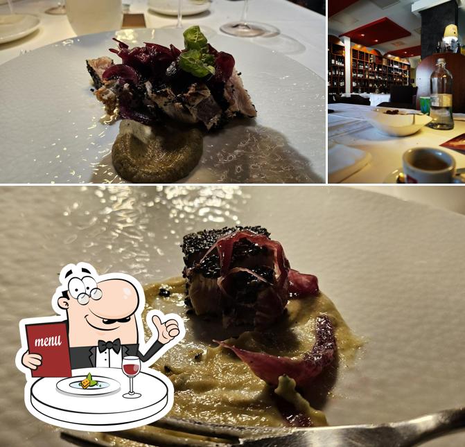 La cibo e tavolo da pranzo del ristorante