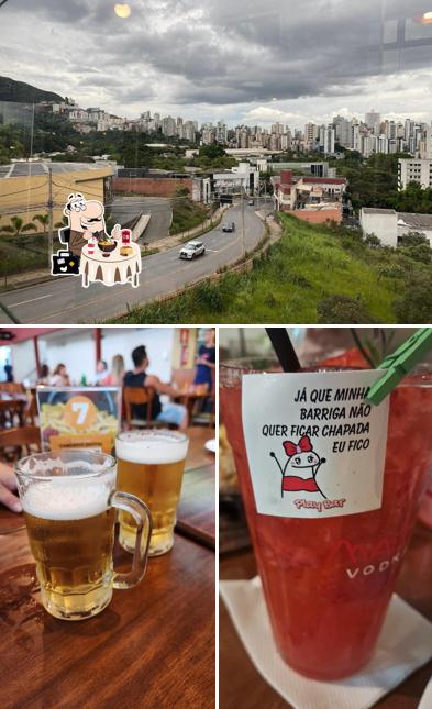 A comida e exterior do restaurante