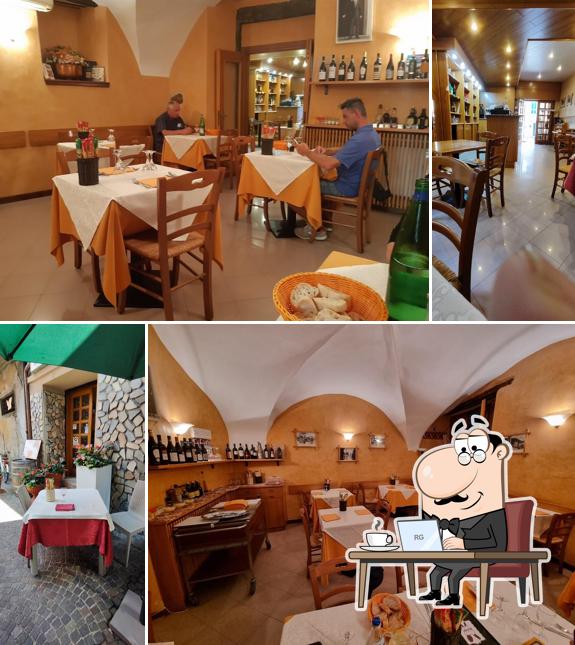 Siediti a un tavolo di Trattoria S. Clemente