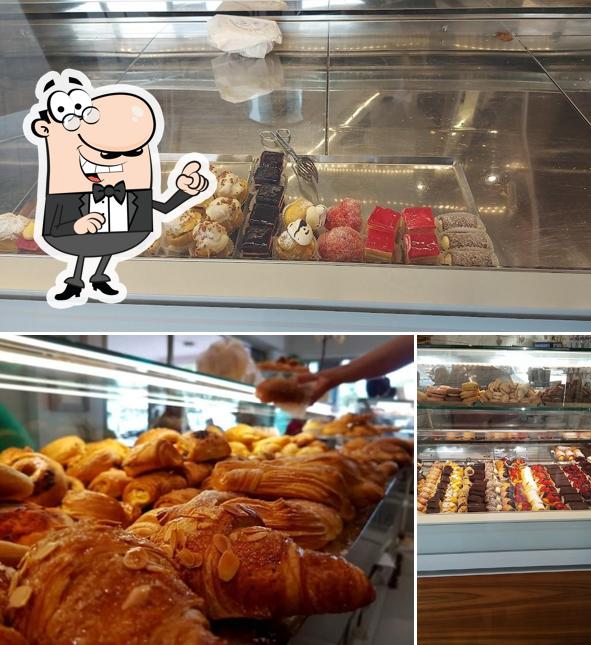 Siediti a un tavolo di Pasticceria Caffetteria Dolce Caffè