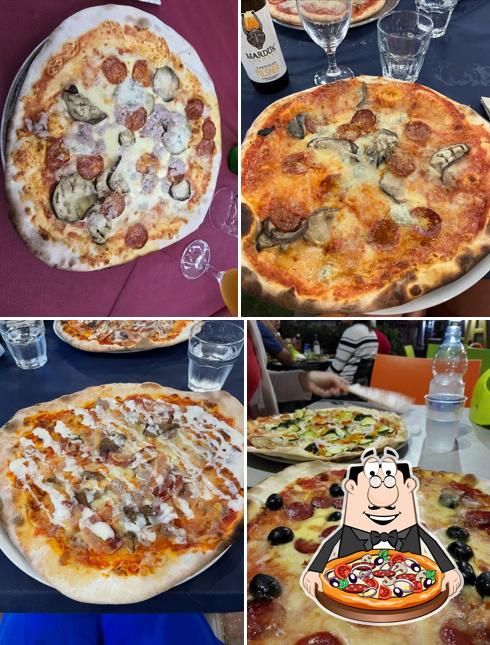 Scegli una pizza a Pizzeria La Suprema